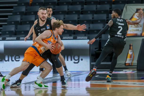 且其合同仍 且其合同仍